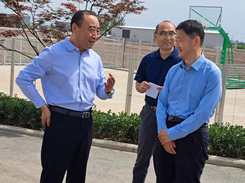 市人大领导参观