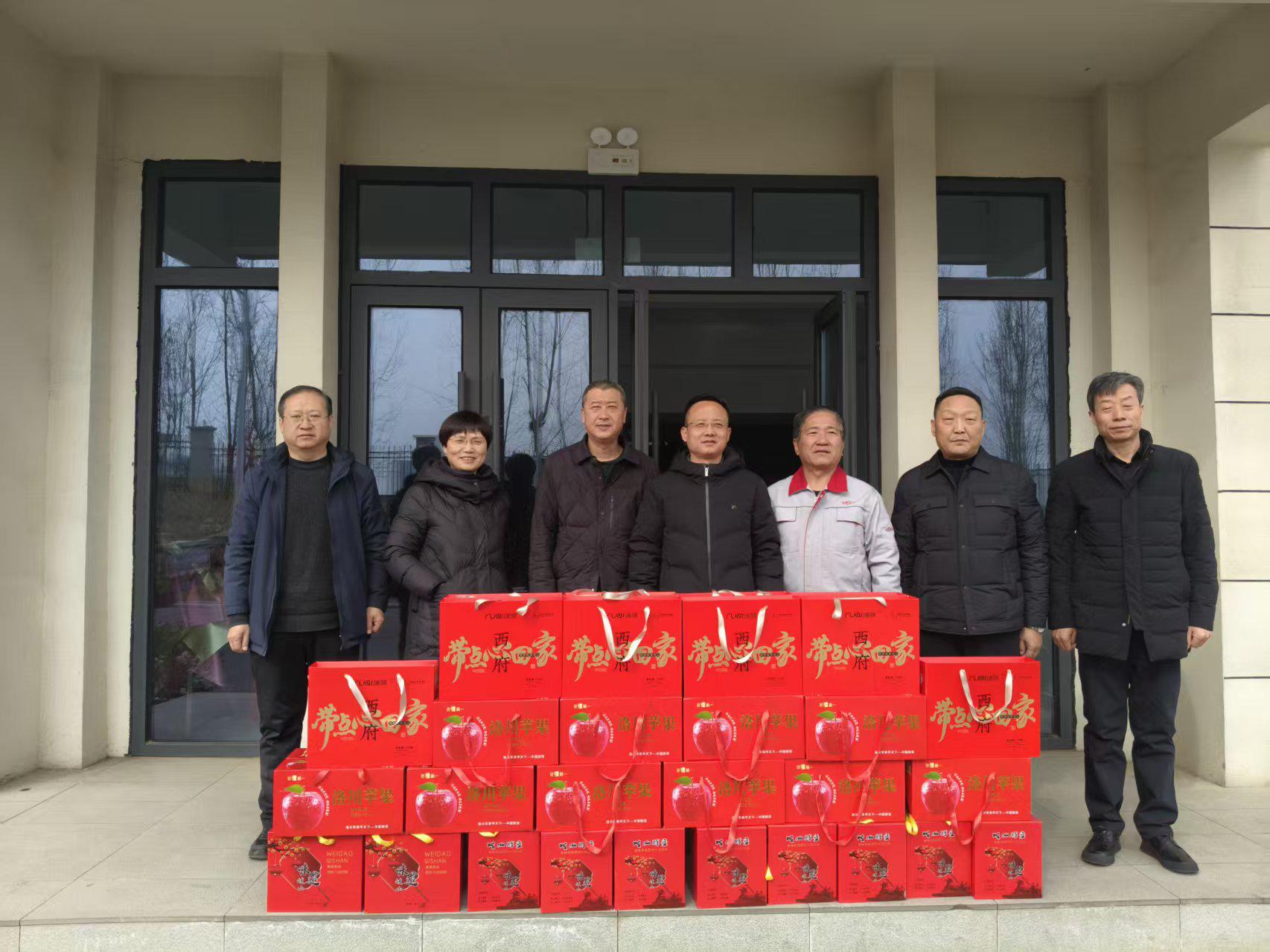 蟠龙管委会节前慰问