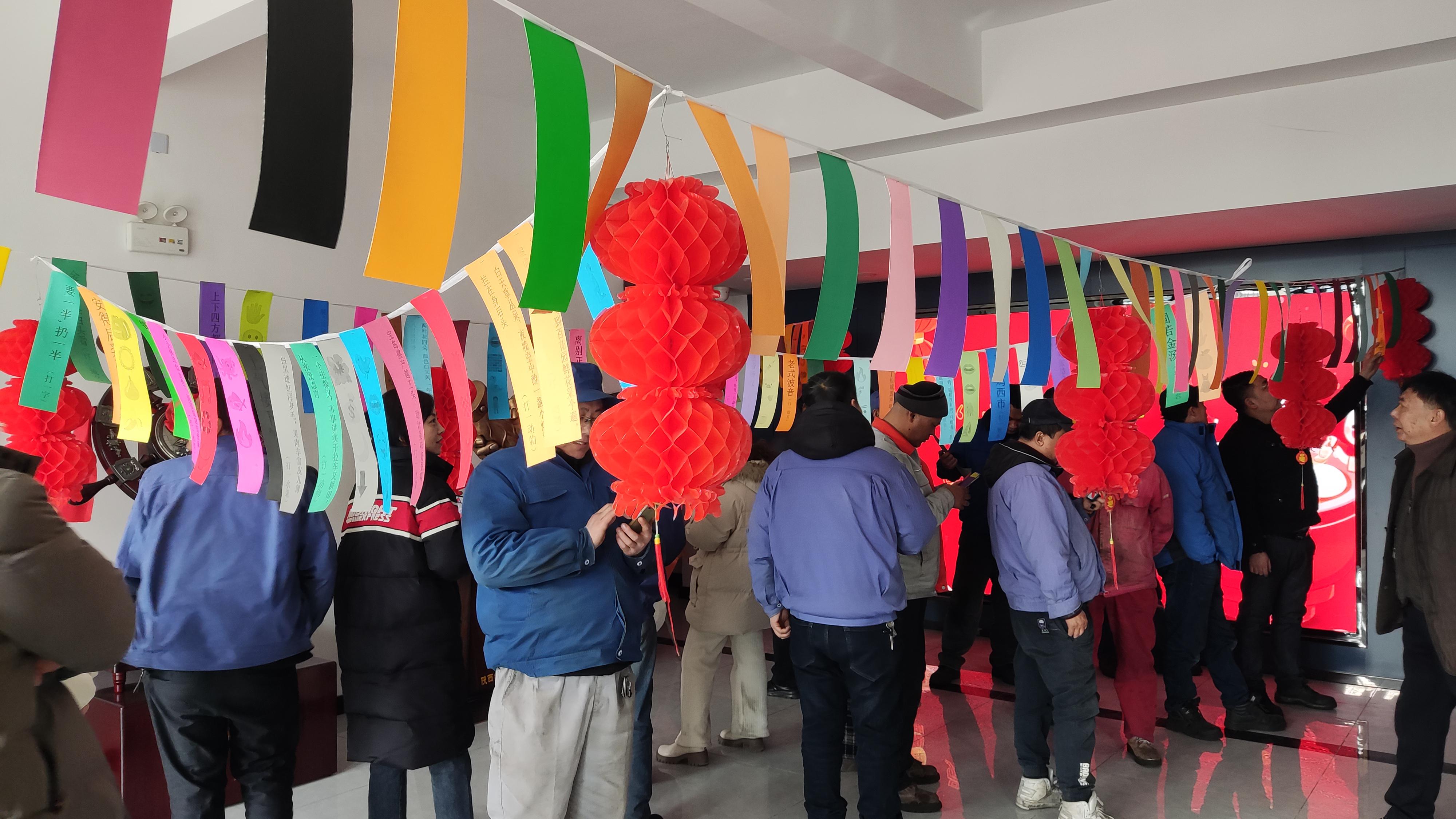 吃汤圆 猜灯谜 红红火火庆元宵