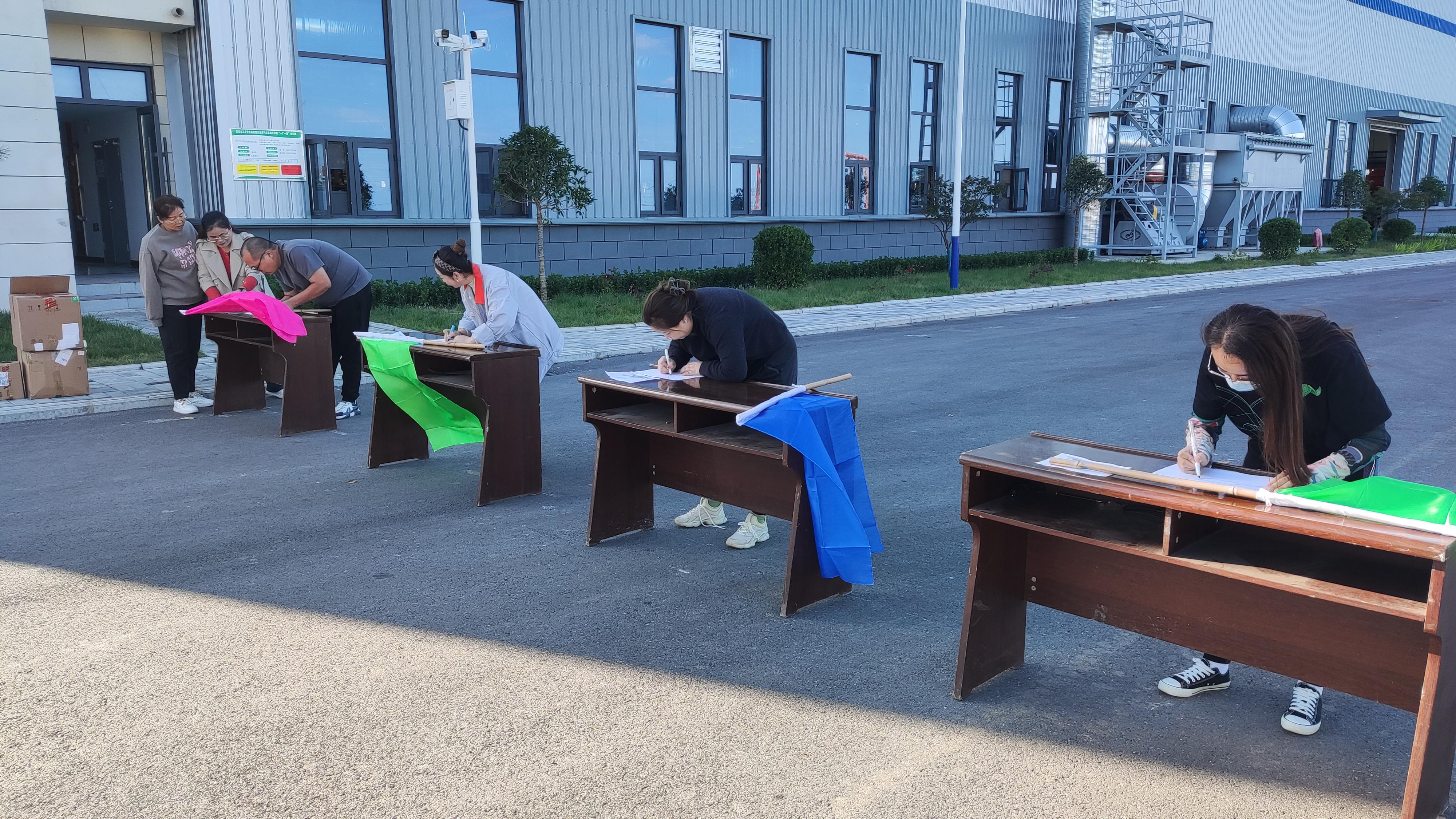 公司组织开展“庆国庆”接力绘画赛