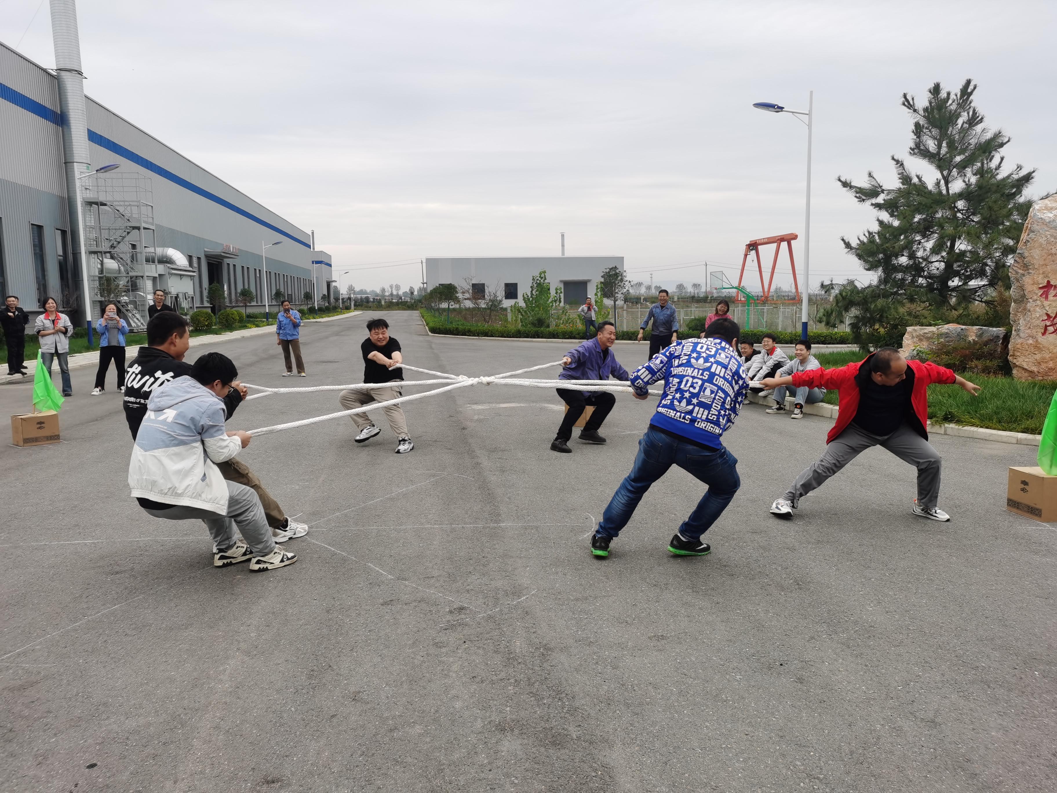 欢庆双节聚合力 凝心拔河展风采